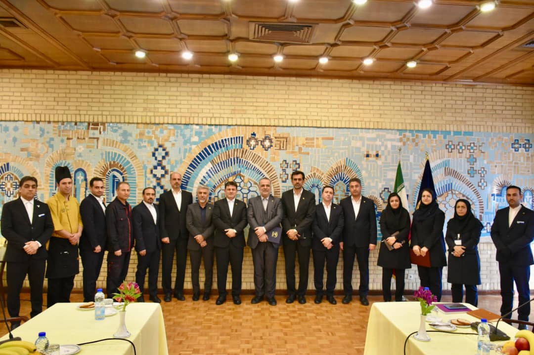 جلسه هیئت مدیره در هتل هما شیراز