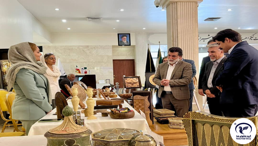 بازدید مدیرکل میراث فرهنگی استان از نمایشگاه صنایع دستی هتل هما شیراز