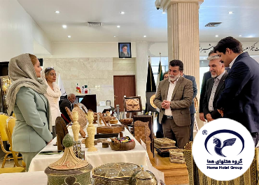 بازدید مدیرکل میراث فرهنگی استان از نمایشگاه صنایع دستی هتل هما شیراز